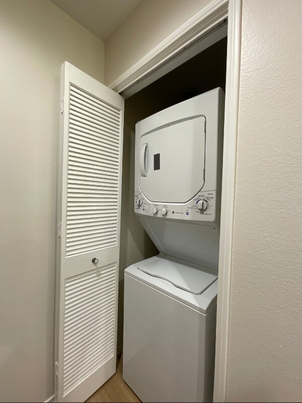 240 Caldecott Ln unit 209, Oakland, CA 94618 - photo 4