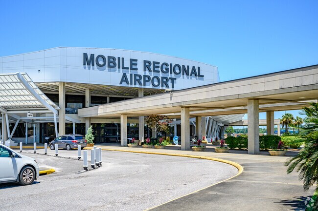 Seven miles to Mobile Regional Airport makes Parkhill desirable for residents.