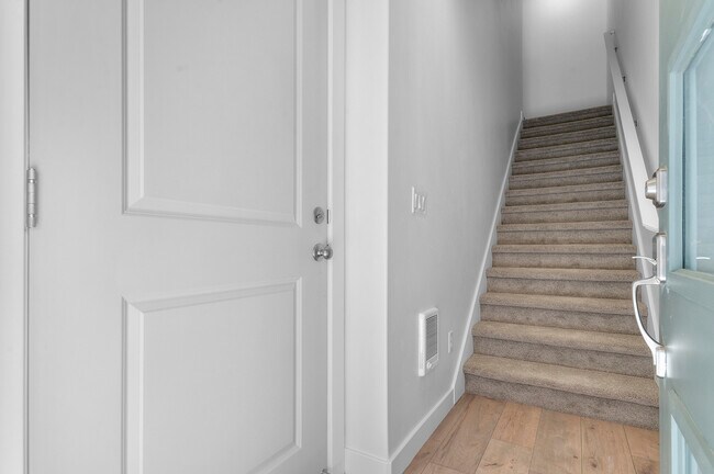 568 N Buffalo Grass Ln, Lindon, UT 84042 - photo 5