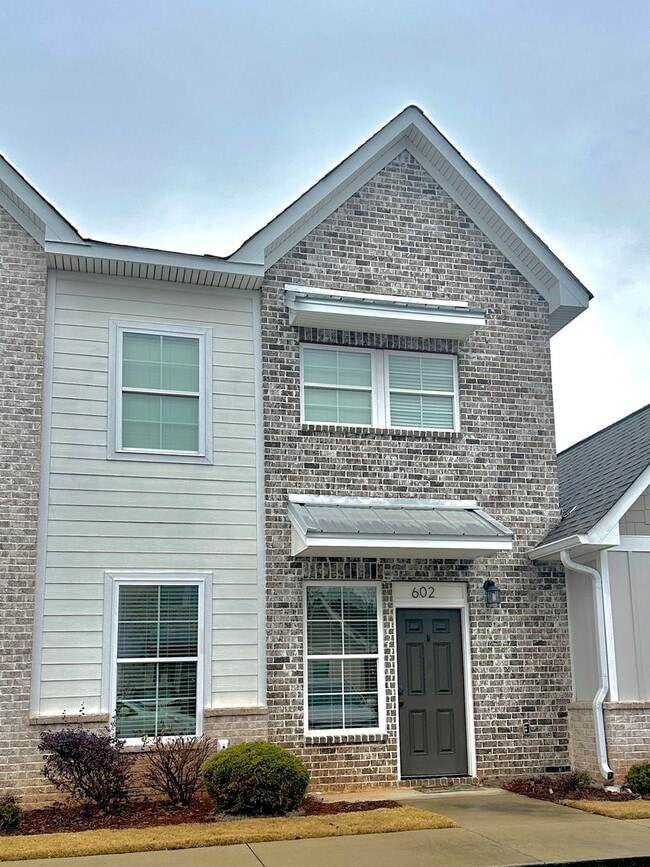 3855 Academy Dr, Opelika, AL 36801