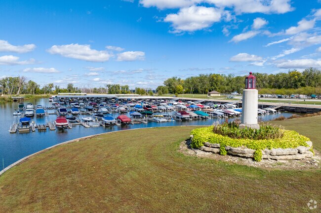 N.P. Dodge Park's marina offers Raven Oaks residents boating access to the Missouri River.