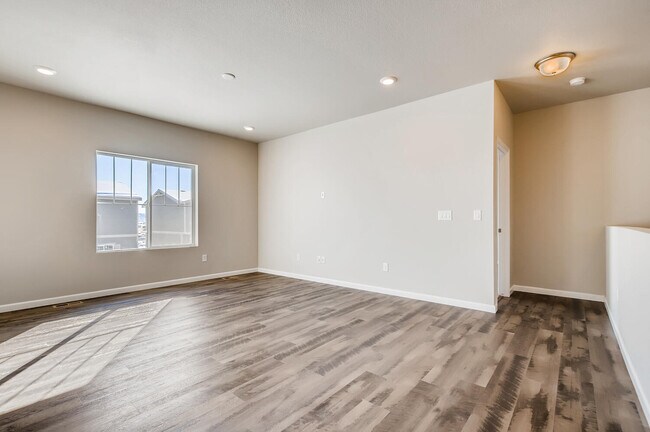 582 Crestone St unit 36582603, Johnstown, CO 80534 - photo 4