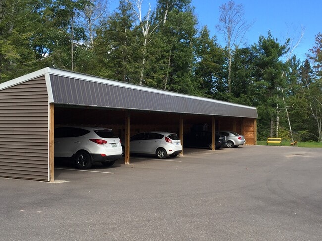 2440 Southwoods Dr unit End unit, Marquette, MI 49855 - photo 3