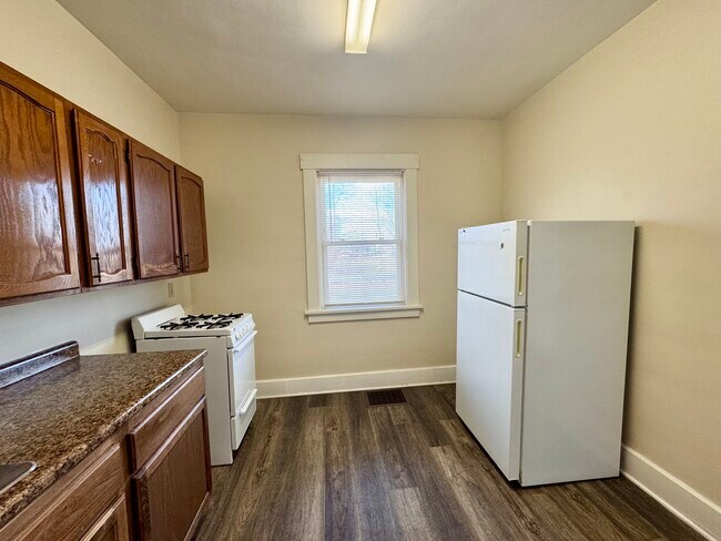 1107 Cleveland Ave SW unit 2, Canton, OH 44707 - photo 5