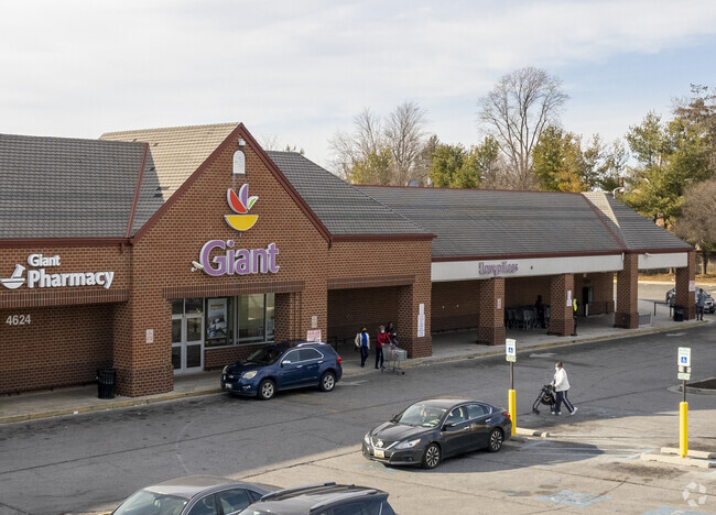 Gaint is a popular grocery store among Yale Heights residents.