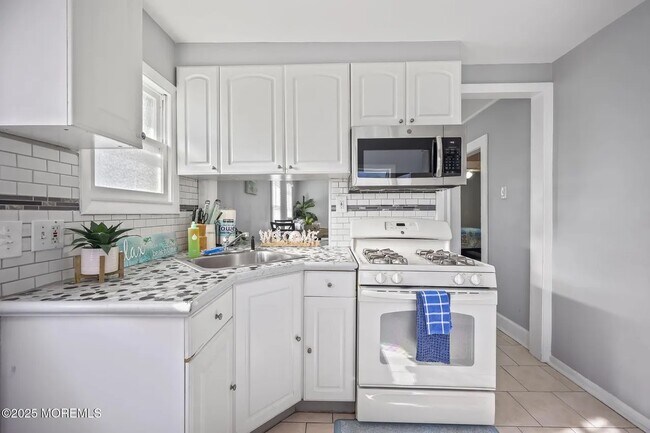 111 Blaine Ave unit 2nd floor, Seaside Heights, NJ 08751 - photo 7