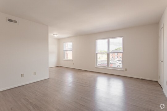 2BR.1.5BA,- 807SF