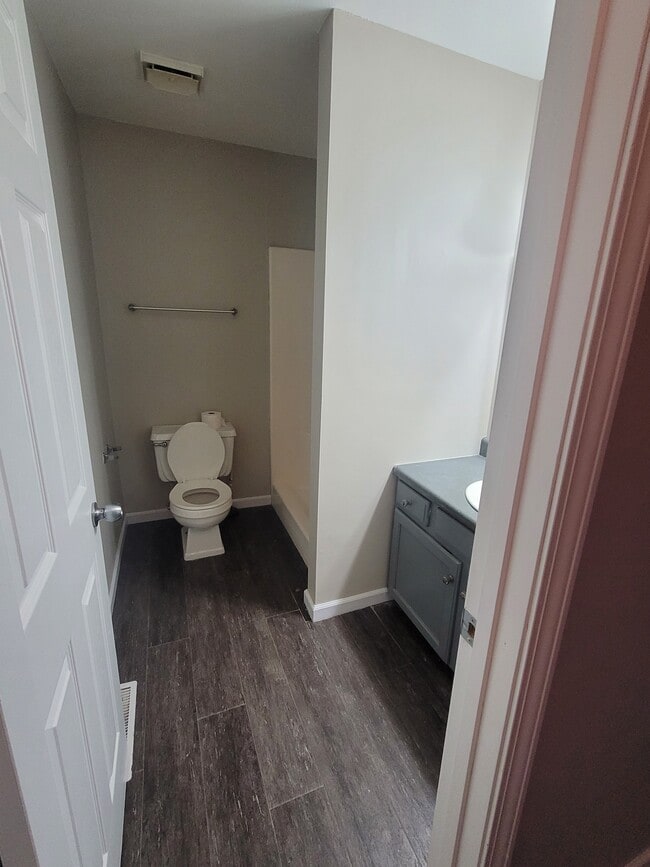 2207 Weathered Rock Rd unit Apartment B, Jefferson City, MO 65101 - photo 5