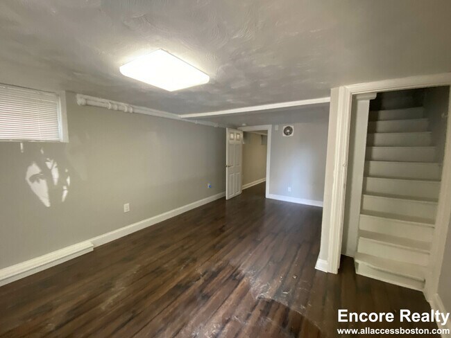 22 Banks St unit B, Cambridge, MA 02138 - photo 3