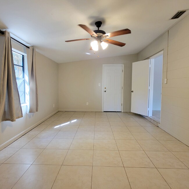 404 Bullard Pkwy, Temple Terrace, FL 33617 - photo 3