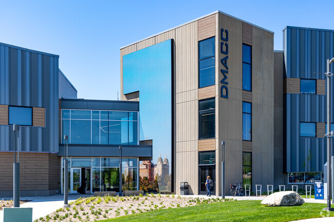 The Des Moines Area Community College Urban Campus is centrally located in Cheatom Park.