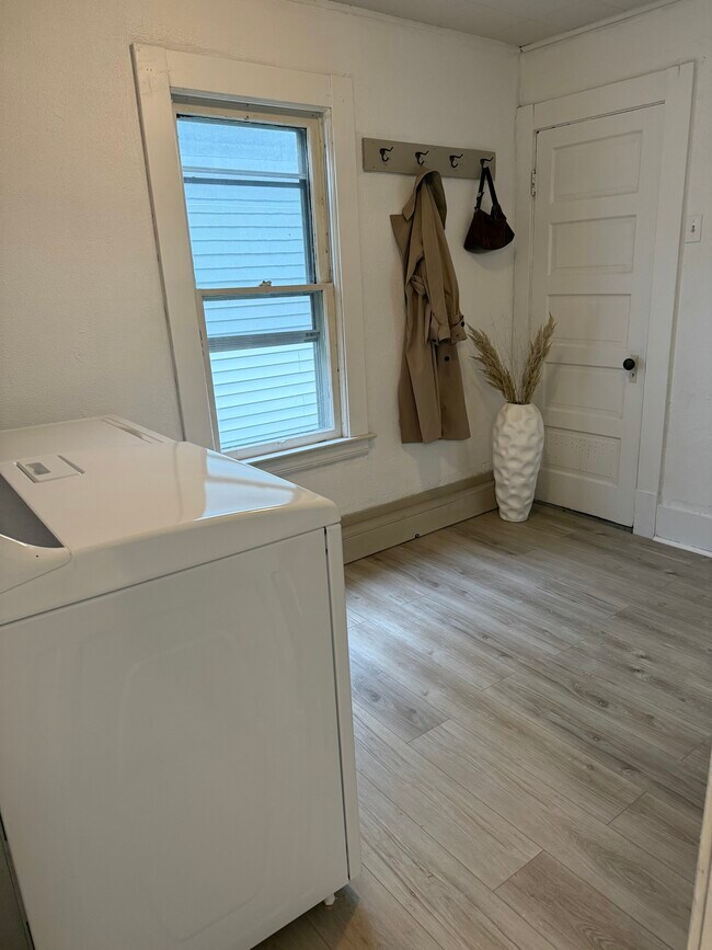 1825 Clover Ave unit 2, Cleveland, OH 44109 - photo 5