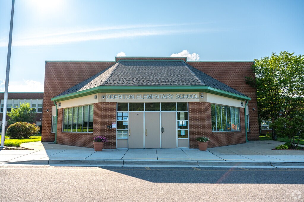 Odenton Elementary School in Odenton has 488 students.