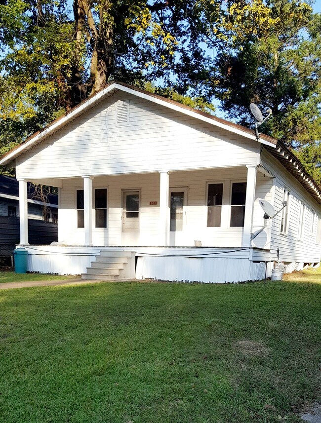 803 Boatner St, Bastrop, LA 71220