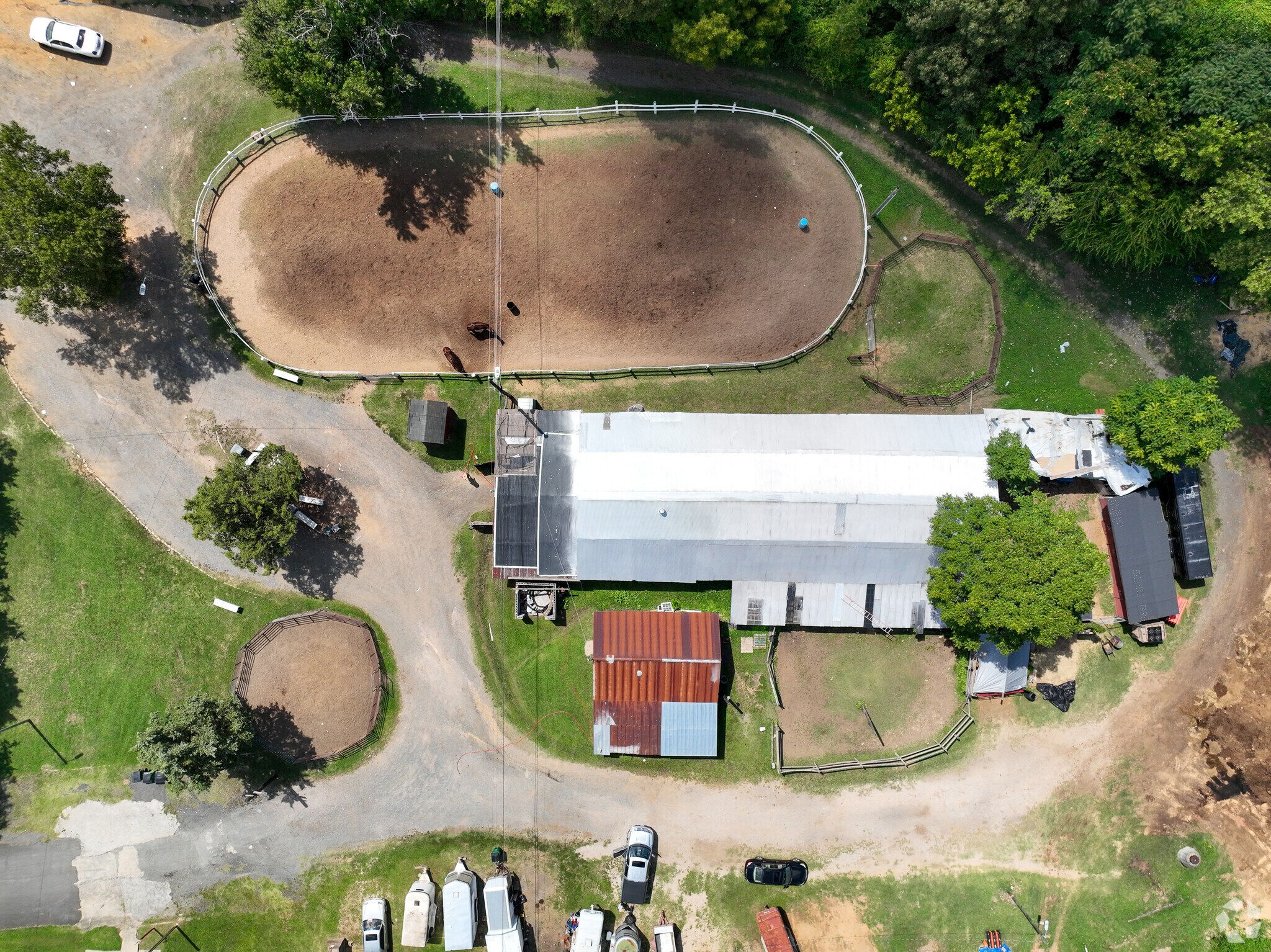 Big M Stables is an equestrian farm located in J T Williams.