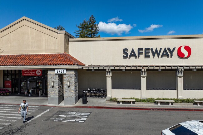 One grocery option Montecito Heights locals have to choose from is Safeway.