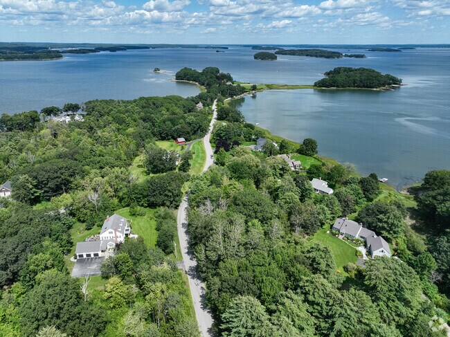 Cousins Island has a variety home styles.