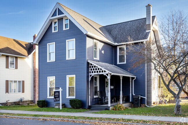 This Traditional House is for sale in Washington.