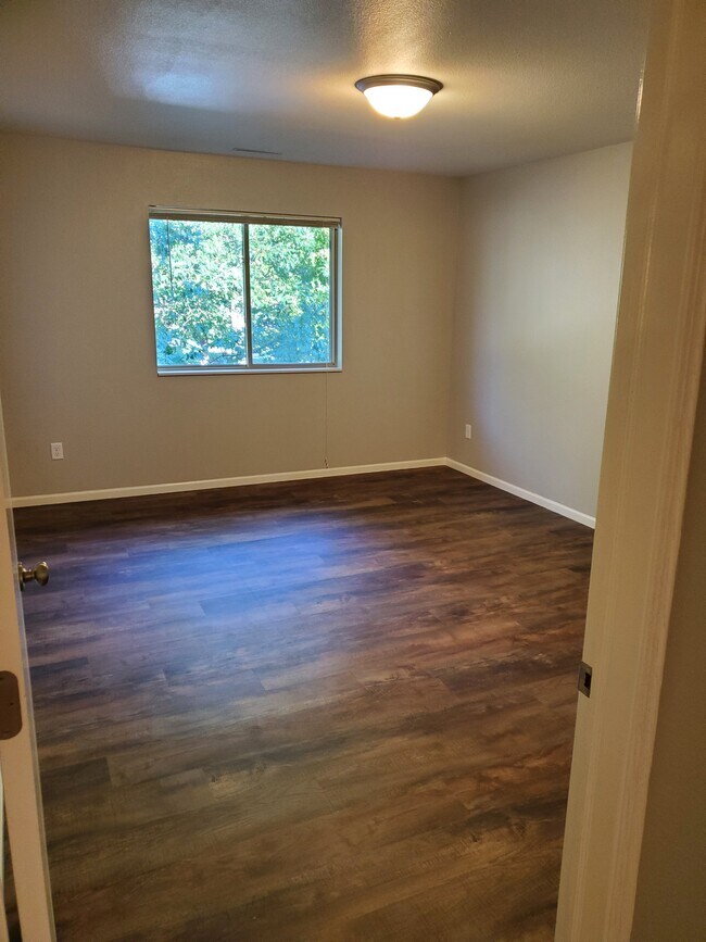 2322 College St unit 7, Cedar Falls, IA 50613 - photo 7