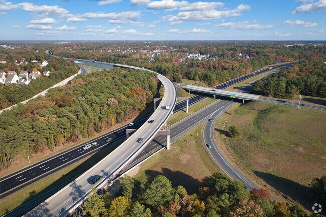 With proximity to I64 and I295, it's easy for residents of Twin Hickory to get around.