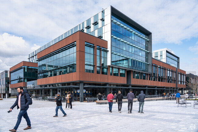 Crossroads neighborhood is minutes away from the Microsoft campus.