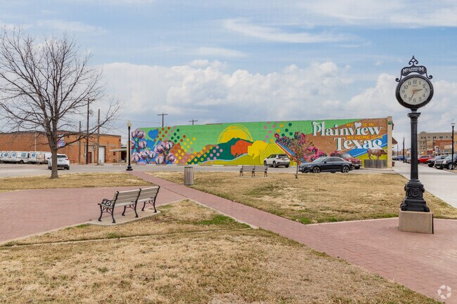 Millennium Park is a colorful downtown plaza that is a beautiful spot for lunchtime in the sunshine.