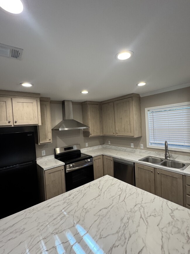 9027 Fairglade Dr N, Jacksonville, FL 32221