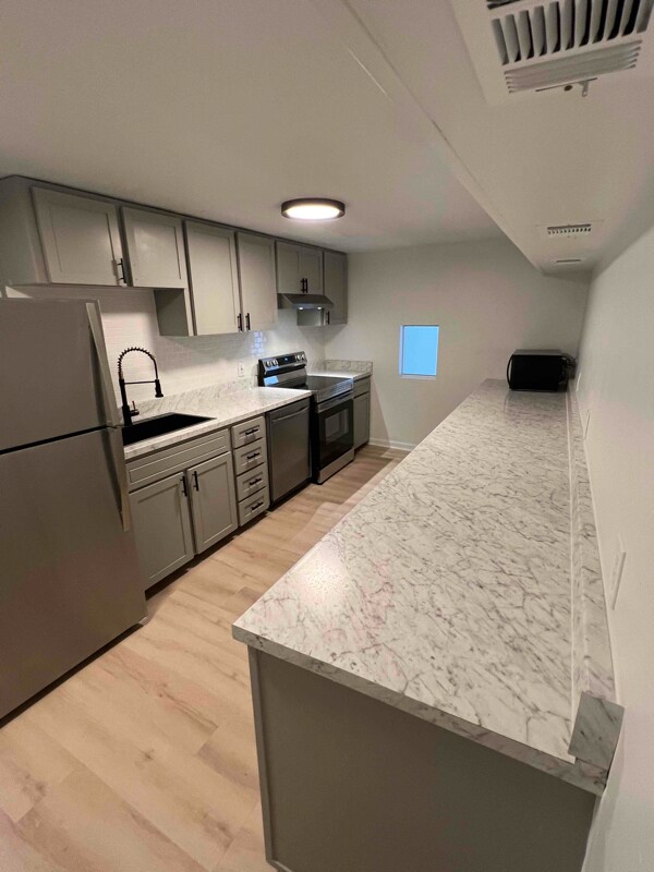 531 Ditmar St unit B, Pensacola, FL 32503 - photo 2