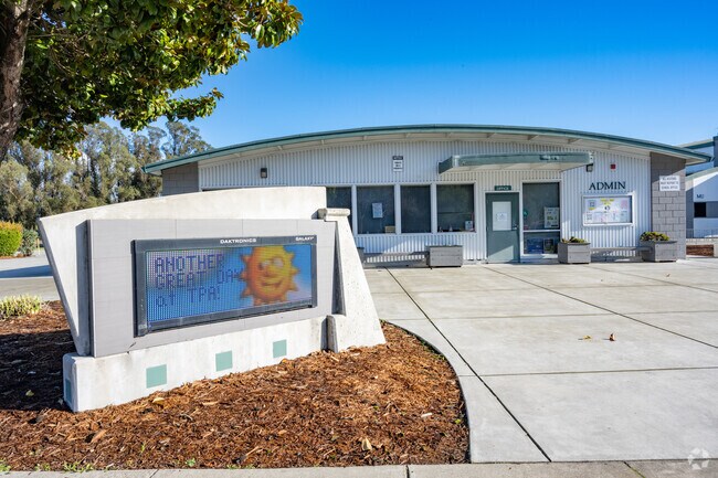 Thomas Page School is located in the rolling hills of Cotati, in the midst of a rural setting of small farms.