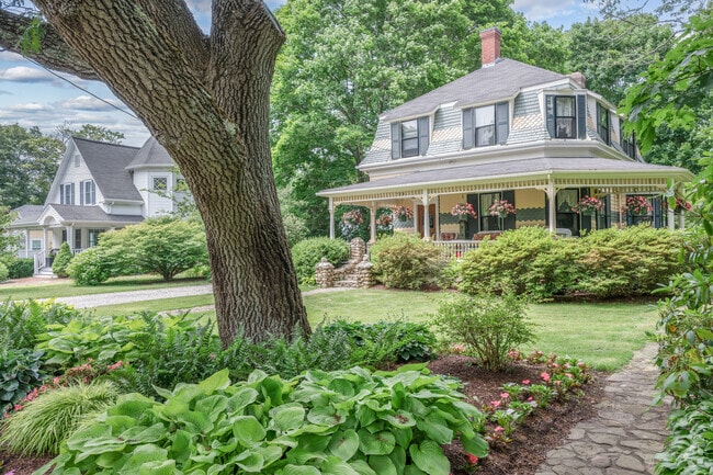 Cotuit architecture varies greatly from home to home.
