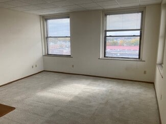 5 N Federal Ave, Mason City, IA 50401