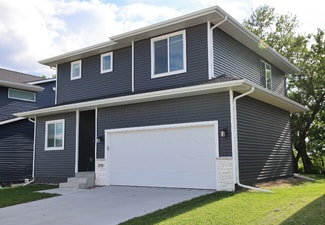 4728 NW 167th St, Urbandale, IA 50323