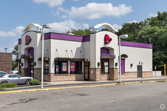 If you are in a hurry, Taco Bell fast food restaurant is located in Berwick.