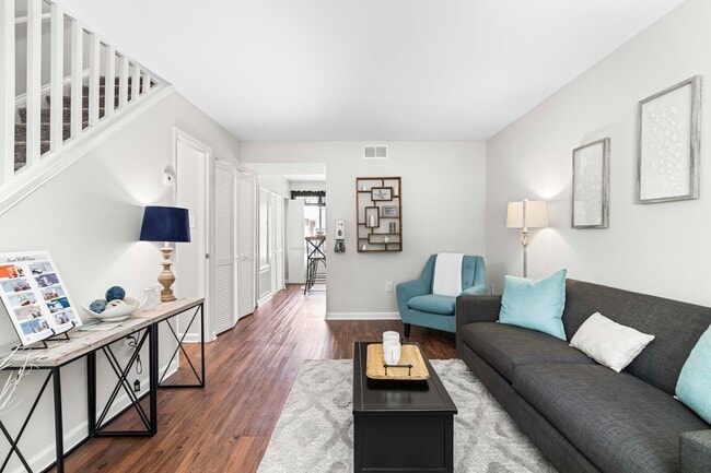 Brook Hill Townhouse - Students Save Up to 10%, Raleigh, NC 27606 - photo 2