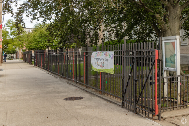 PS 29Q has a student-teacher ratio of 14 to 1.