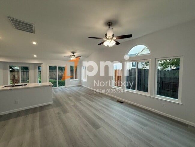 210 Leafwood Ct, Suisun City, CA 94585 - photo 2