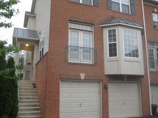 417 Clayton Ln, Alexandria, VA 22304