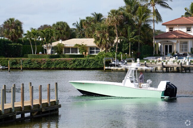Boaters in Juno Beach can cruise from the Intracoastal Waterway to the open ocean.
