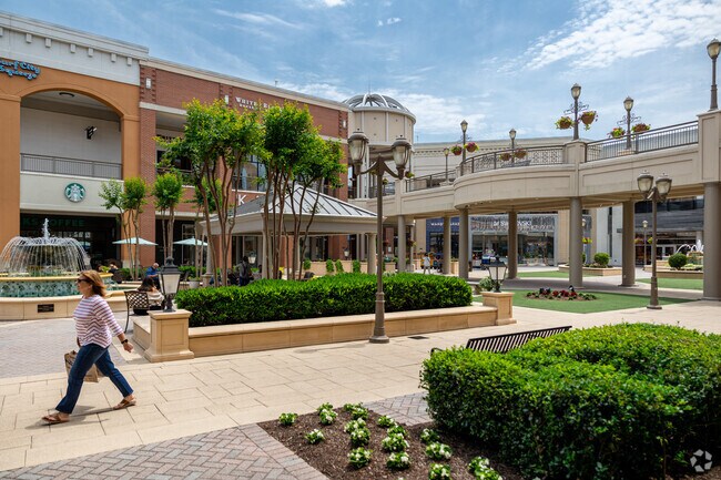 Short Pump Town Center in Innsbrook is an open air shopping experience.