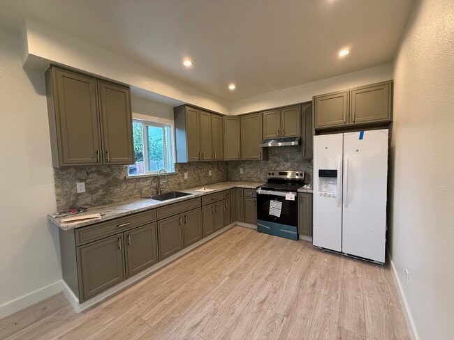 37045 Dutra Way, Fremont, CA 94536 - photo 4