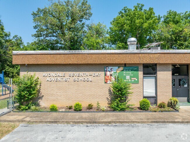 Avondale Sda Elementary School has student teacher ratio of 7 to 1.