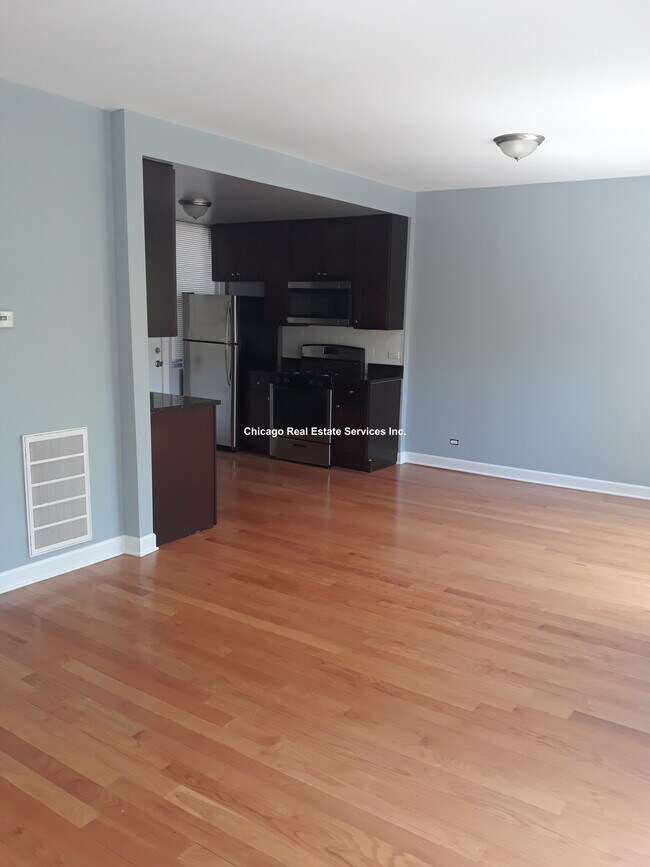 1644 W Pratt Blvd unit 1F, Chicago, IL 60626 - photo 2
