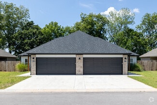 275 N Hunter St, Farmington, AR 72730