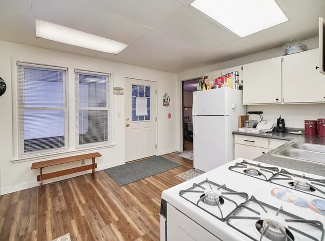 720 E Ludington Ave, Ludington, MI 49431 - photo 4