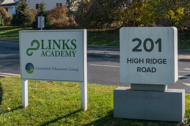 Discover personalized learning at Links Academy in Stamford.