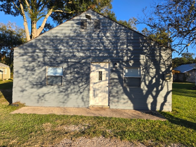 267 Center St unit 3, Orange, TX 77630 - photo 3