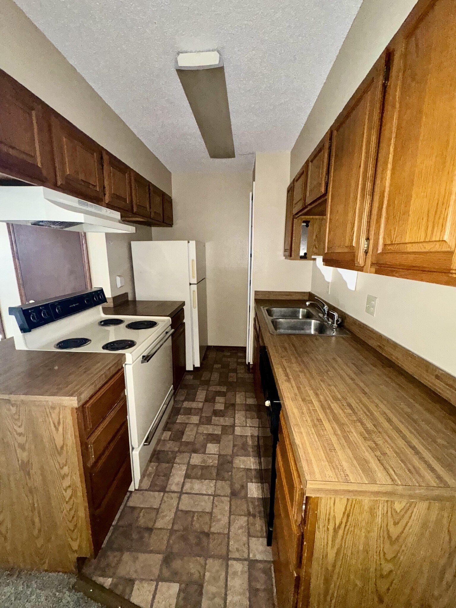 1211 Parkwood Ct, Moore, OK 73160 - photo 1