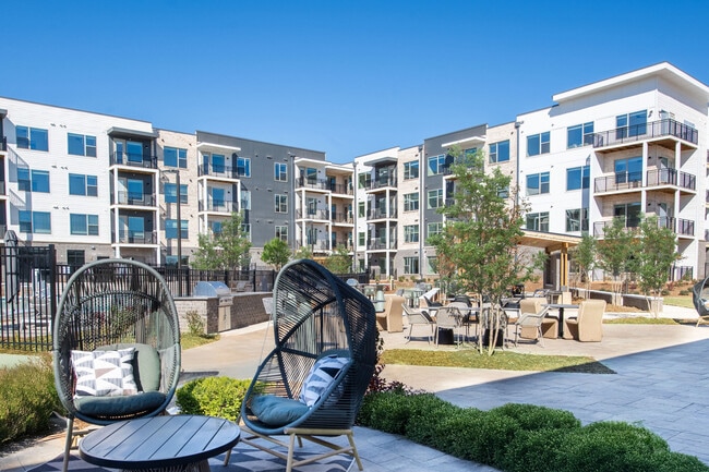 Taryn at 401, Raleigh, NC 27603 - photo 4