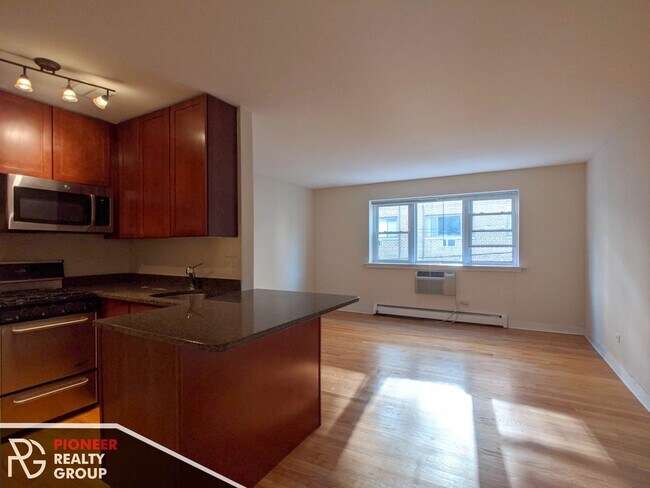 643 W Wrightwood Ave unit 312, Chicago, IL 60614 - photo 3