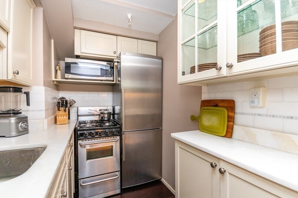 154 Beacon St unit 2, Boston, MA 02116 - photo 1